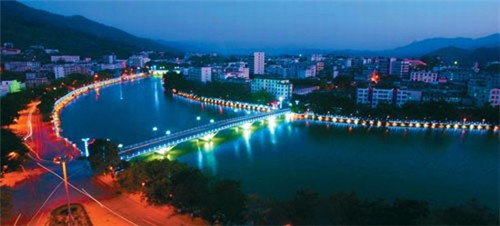在赤峰市加盟包子店投资前景怎么样，在赤峰市加盟军民包子哪个地段客源多